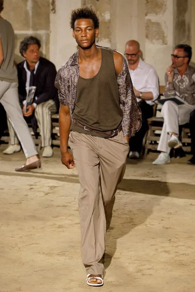 Look 25